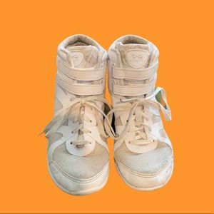 Nfinity beast size 5.5 white cheer shoe